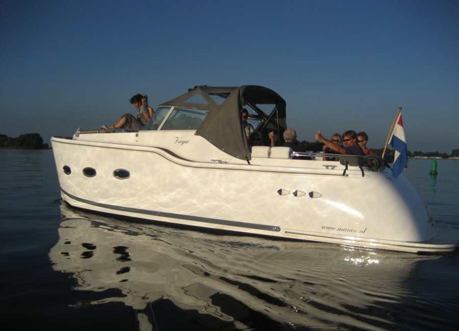 Motorboat rental