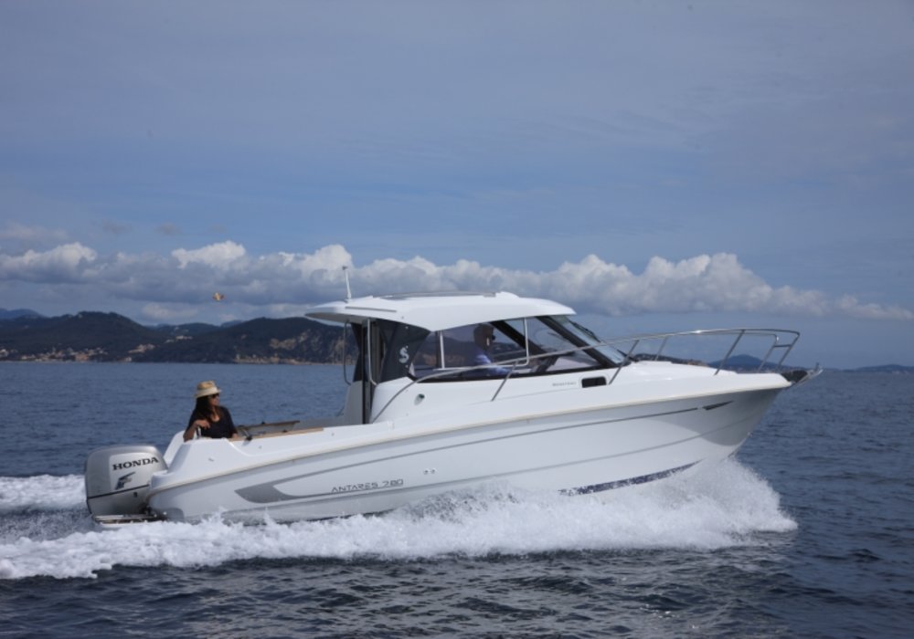 Beneteau  Antares 7.80 for hire