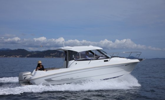 Beneteau  Antares 7.80 for hire